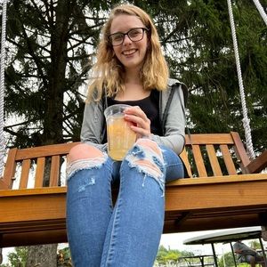 Meet your Posher, Julia